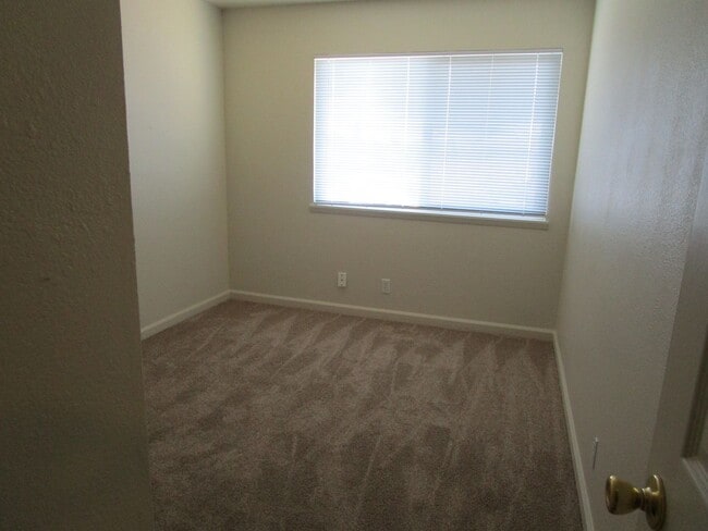 Building Photo - 833 Scoter Way
