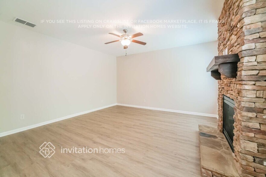 Building Photo - 3800 Aspen Springs