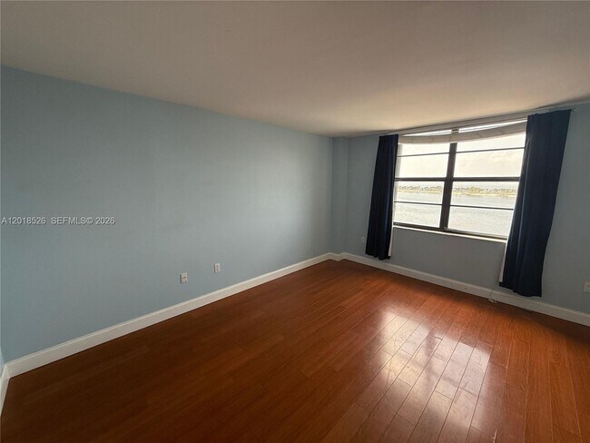 Building Photo - 2333 Brickell Ave