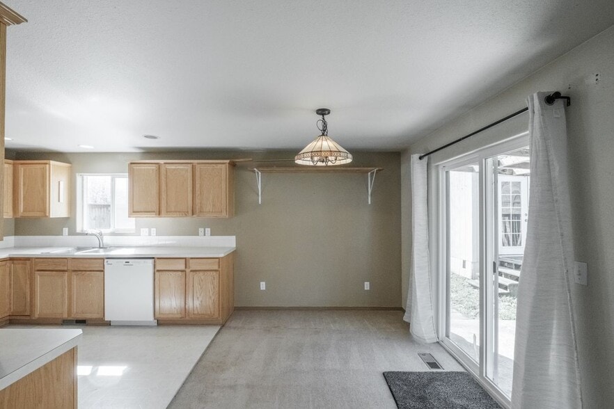 Building Photo - 5448 Siletz Ln