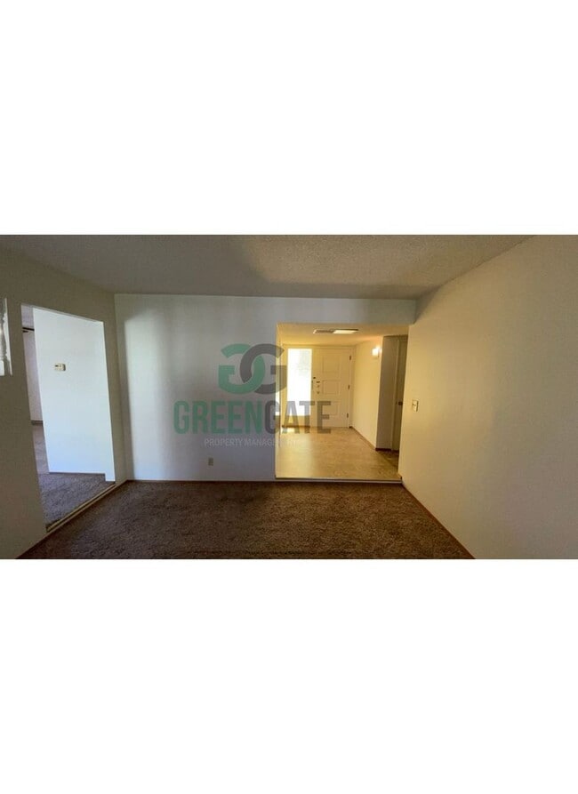 Building Photo - 925 Charleston Ave