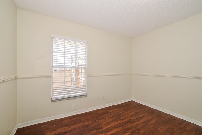 Building Photo - 8000 Stirrupwood Ct