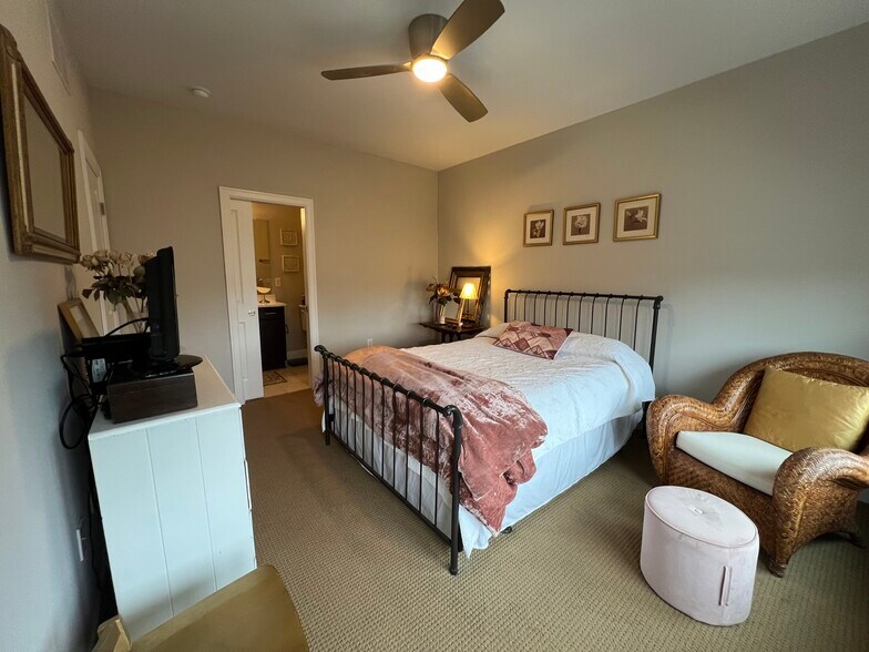 Building Photo - 1053 Harrison Park Pl