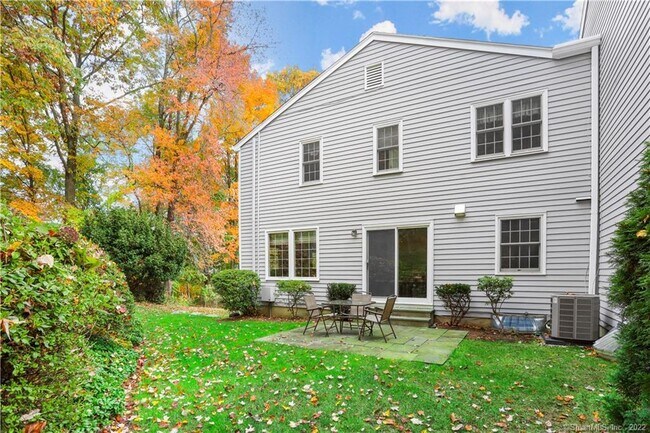 Building Photo - 60 Greenwich Hills Dr