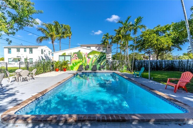 Building Photo - 12344 NE 9th Ave