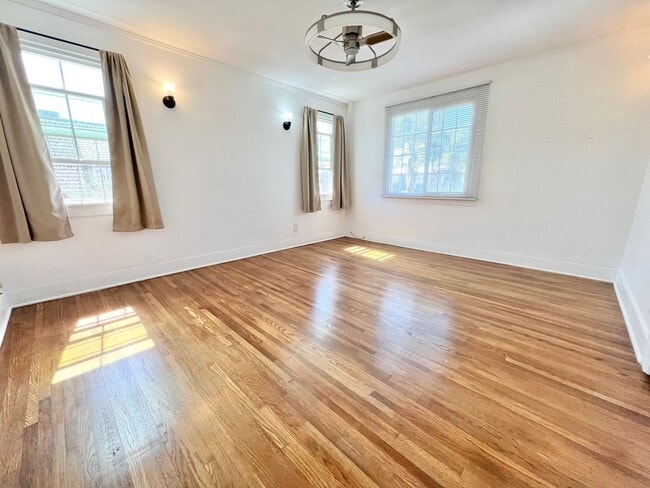 Building Photo - Stunning Ocean & Bay View Two-Story Home on the Long Beach Peninsula