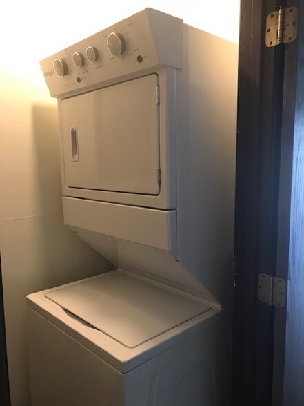 personal washer/dryer - 423 George St
