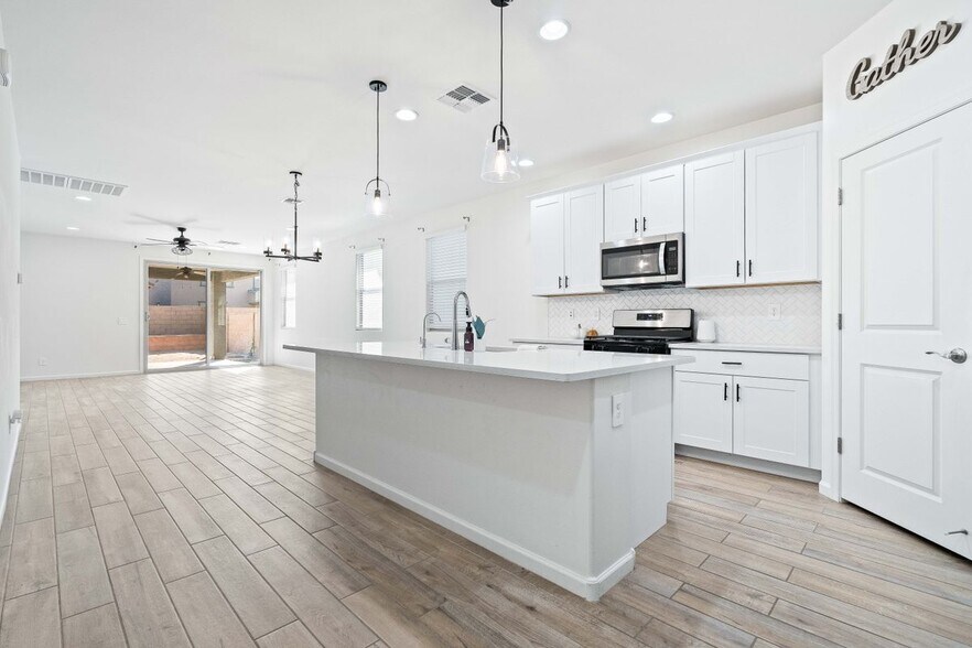 Building Photo - 12486 N Reeves Pl