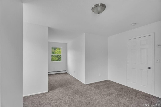 Building Photo - 98 Dahlia Dr