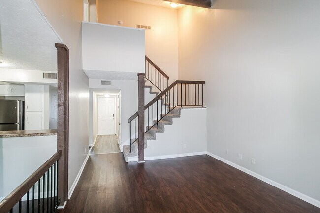 Building Photo - 819 Park Villa Way