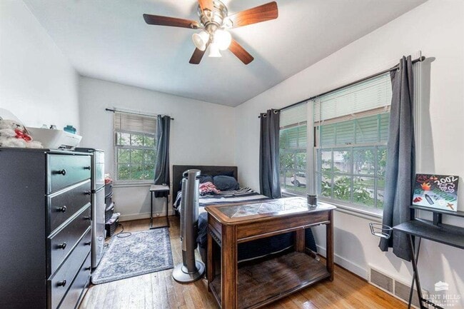 Building Photo - Close to Campus! Charming Home!