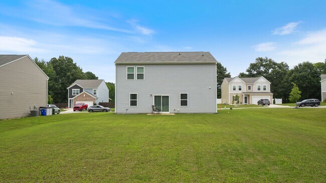Building Photo - 4 bedroom 2.5 bathroom Single Family Home
