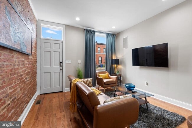 Building Photo - 2235 E Chase St