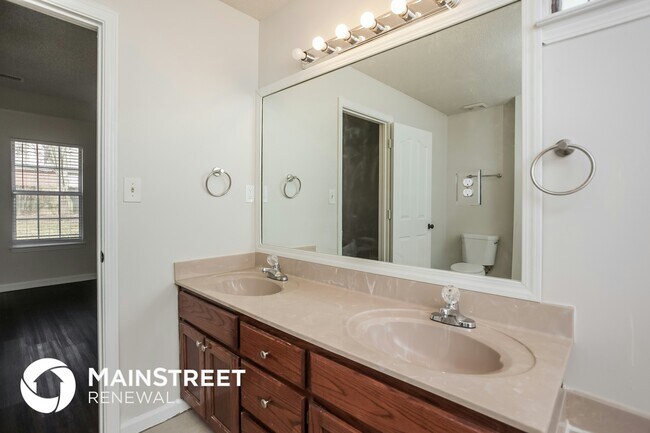 Building Photo - 2166 Greencliff Dr