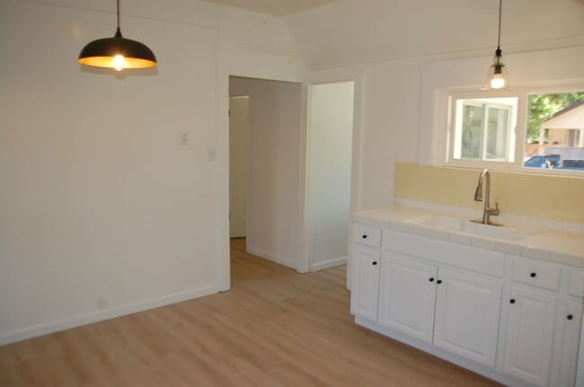 Building Photo - Renovated Two Bedroom House