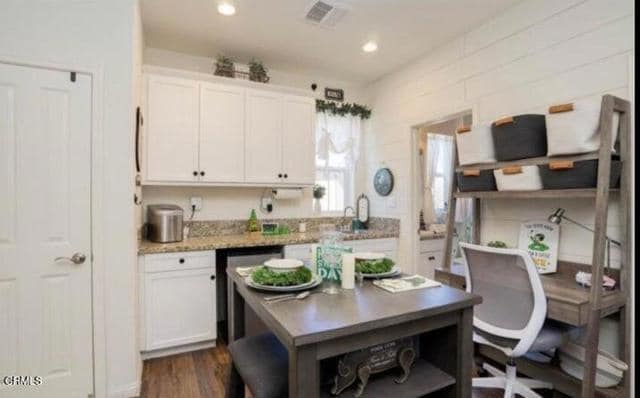 Building Photo - 3431 N Oxnard Blvd