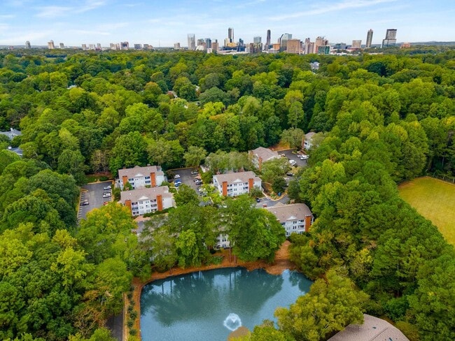 Building Photo - Great Location 2nd Floor Condo