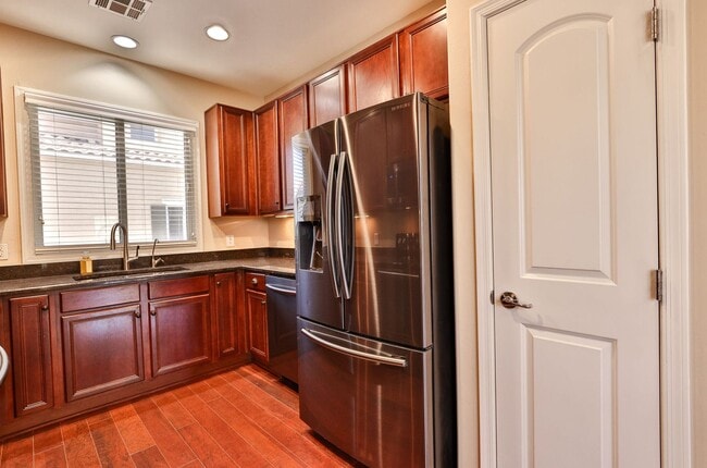 Building Photo - Beautiful Gilbert 3 bed/3 bath Home in The...