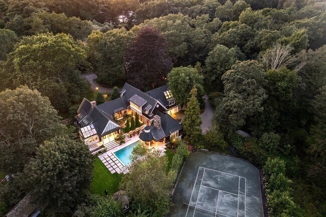 Building Photo - 100 Summer St