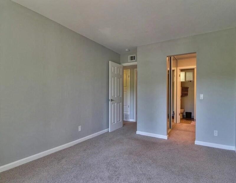 Building Photo - 121 Massol Ave