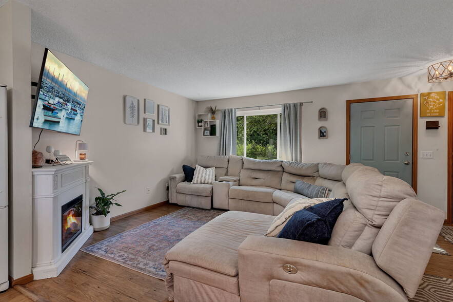 Building Photo - 5341 Mallard Ln