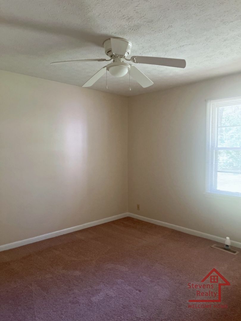 Building Photo - 2050 Wildwood Rd