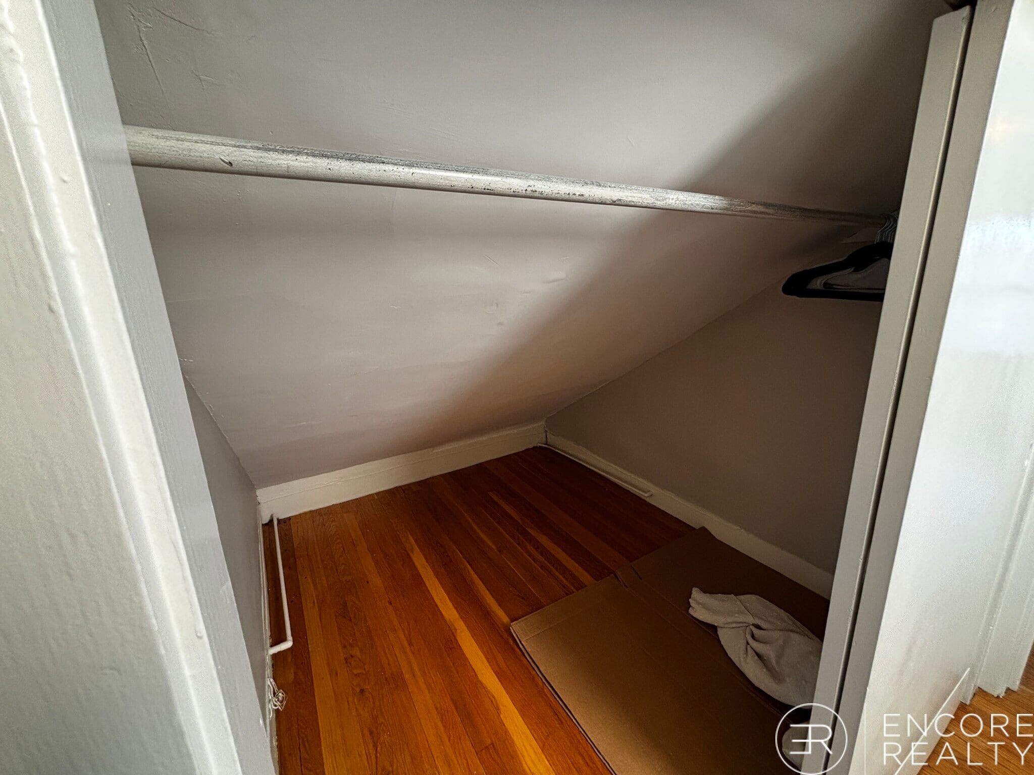 Building Photo - 222 Banks St