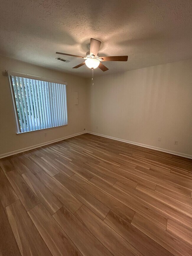 Building Photo - 2 Bed, 2 Bath Renovated Townhouse – Single-Level Living – $1,750/month