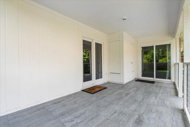 Building Photo - 2302 Berkett Dr