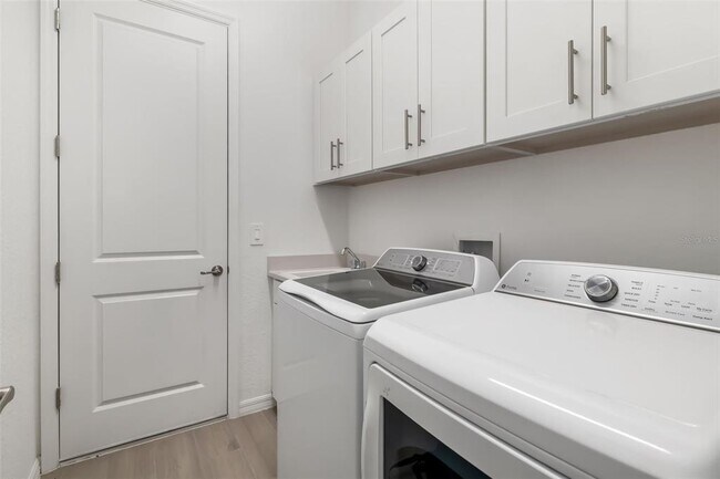 Building Photo - 5617 Lightning Whelk Ln