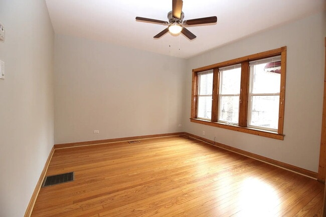 Building Photo - Spacious 3-Bedroom, 2-Bathroom Duplex in Avondale