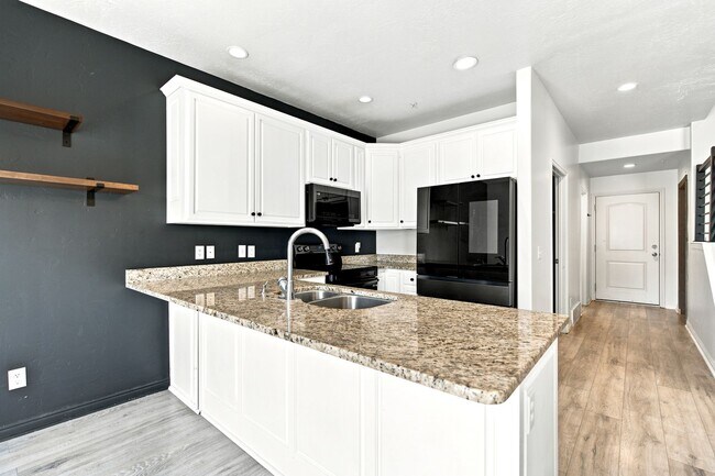 Building Photo - Beautiful Townhome in American Fork!