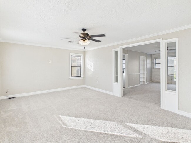 Building Photo - 1307 NW Maple Ave