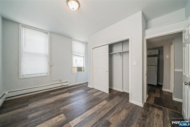 Building Photo - 309 14th St
