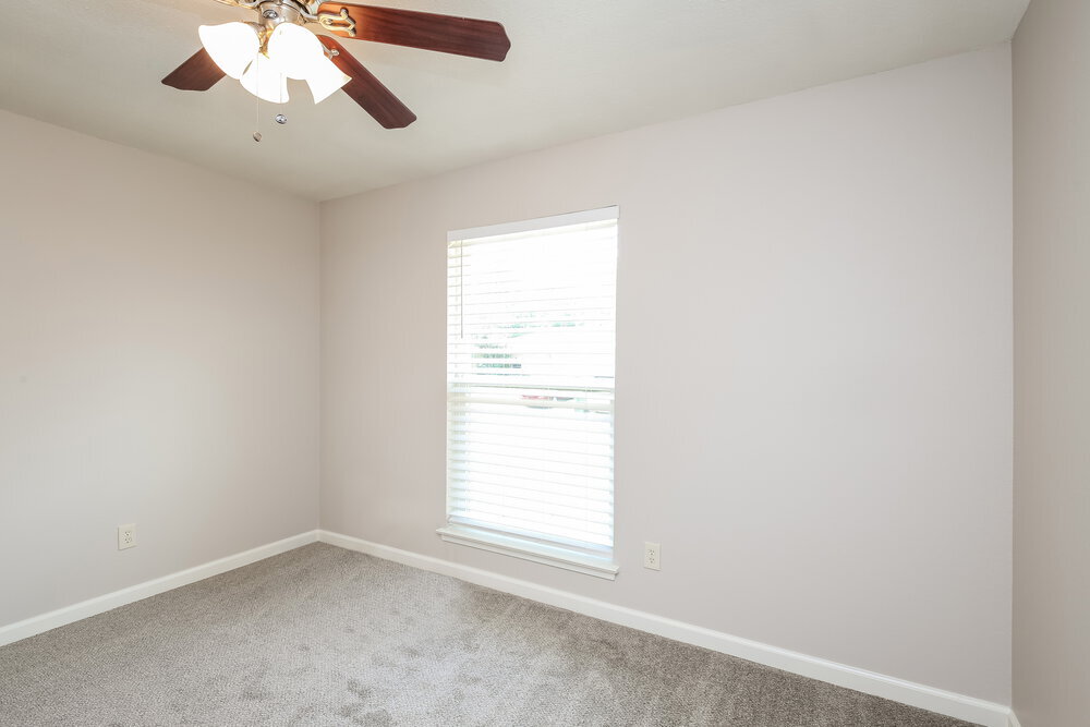 Building Photo - 5907 Willow Crest Dr
