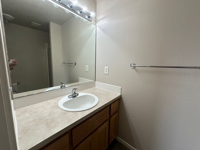 Building Photo - S0476