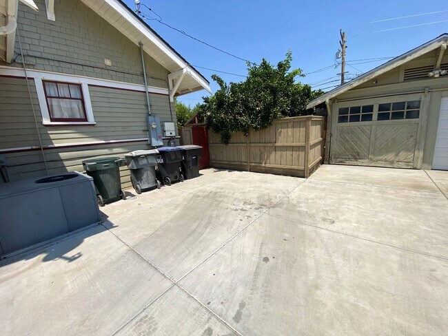 Building Photo - Beautiful Visalia Home Available Now!