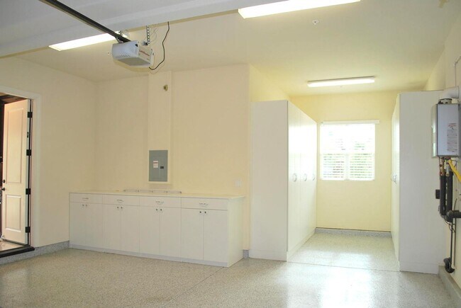 Building Photo - 3502 Cinnamon Ridge Rd