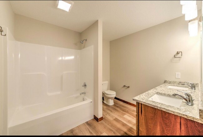 Building Photo - 419 Sierra Pl