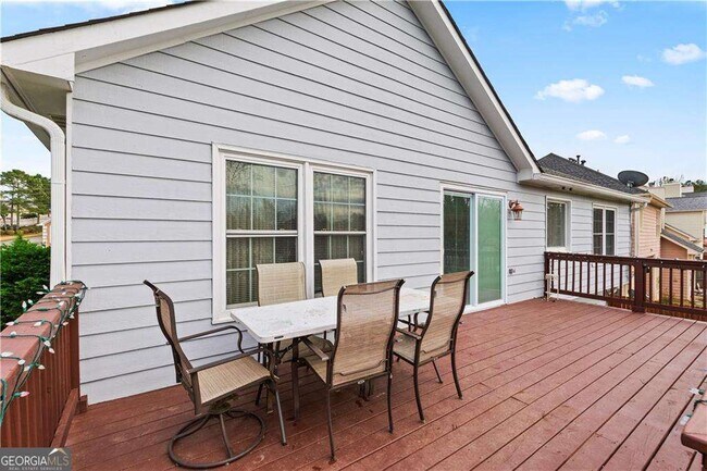 Building Photo - 2437 Pondside Pl NE