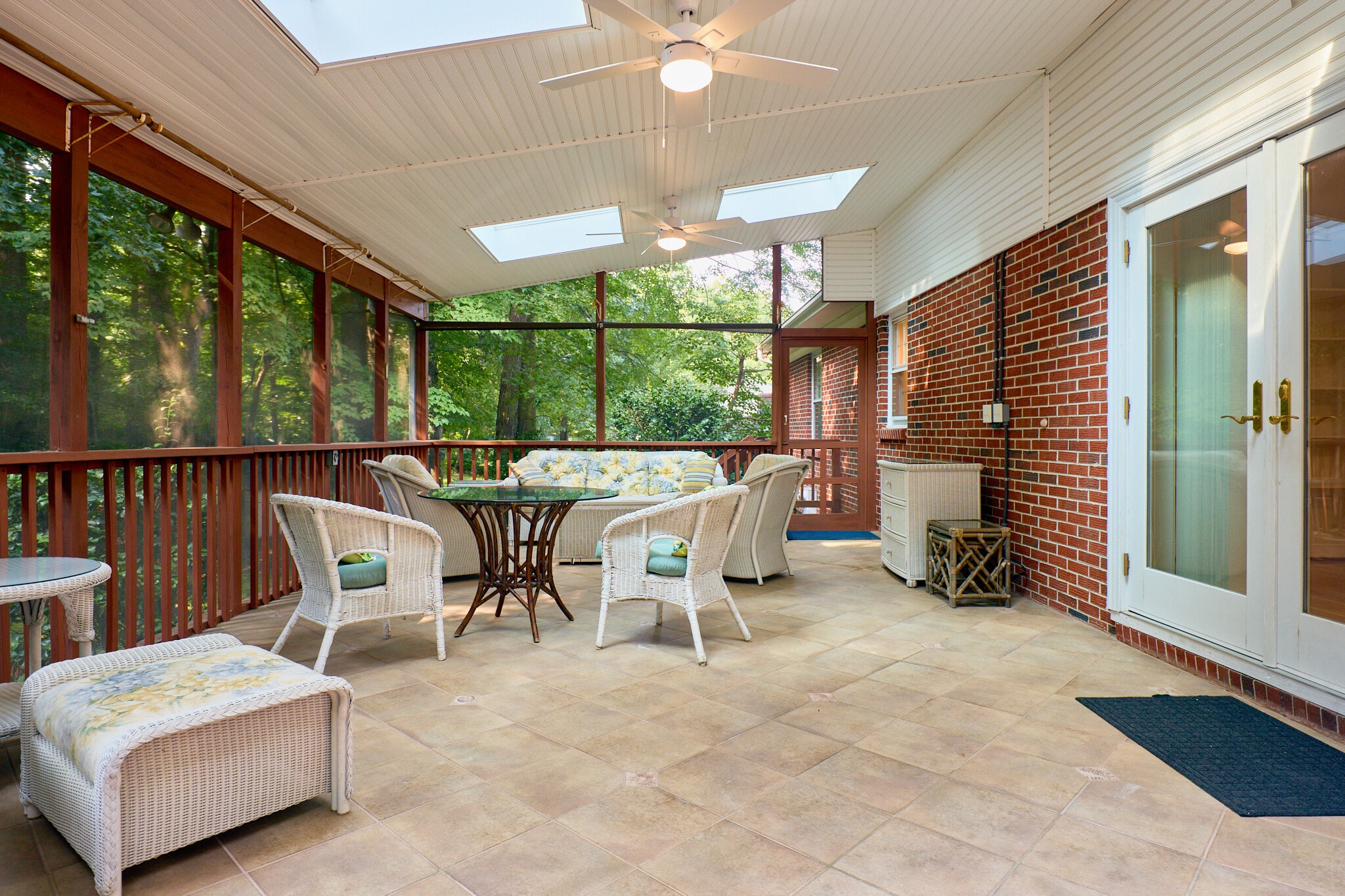 Beautiful, large 3 season furnished sunroom - 114 Richards Rd