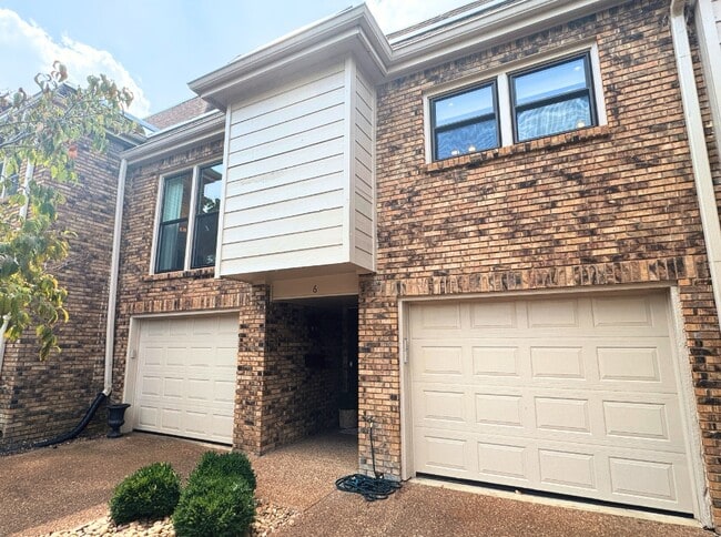 Primary Photo - 401 Bowling Ave