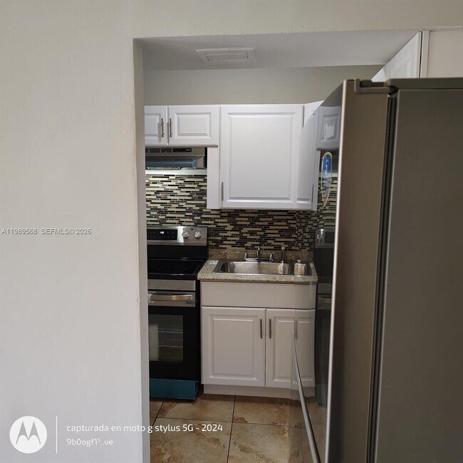 Building Photo - 2079 NE 167th St