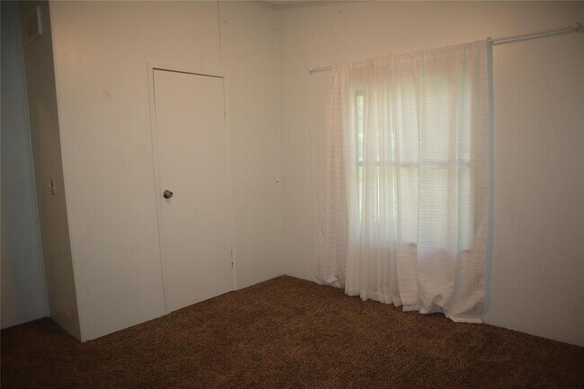 Building Photo - 153 Woodway Dr