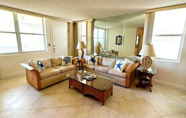 Building Photo - 3640 N Ocean Dr