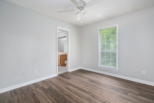 Building Photo - 3-Bed, 3-Bath Duplex Minutes from Auburn Shopping & Dining