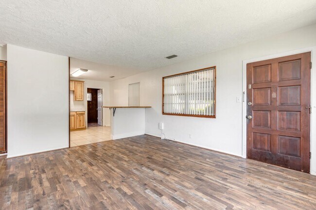 Building Photo - 2/1 plus bonus room in Holly Hill