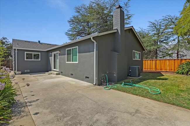 Building Photo - 406 Central Ave