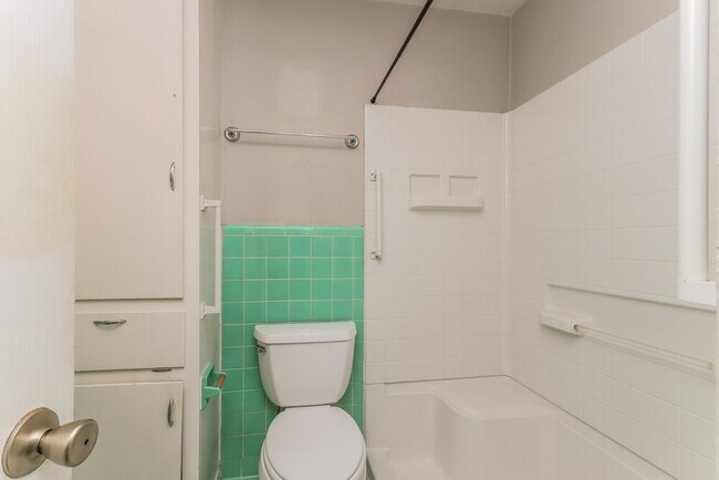 Building Photo - 608 Hilliard St