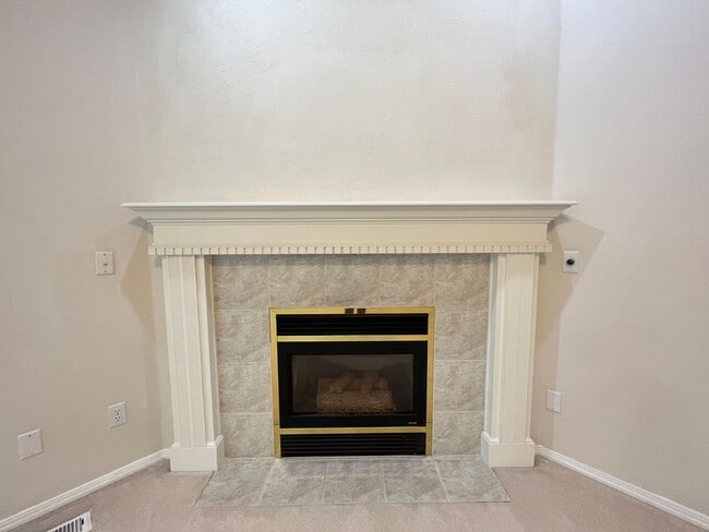 Building Photo - Clackamas Ranch 3 bedroom 2 bathroom - W/D...